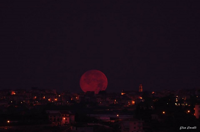 La Luna tramonta a Coldirodi La Luna tramonta a Coldirodi