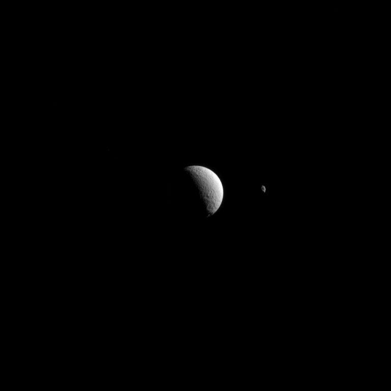 Tethys e Hyperion ripresi da Cassini